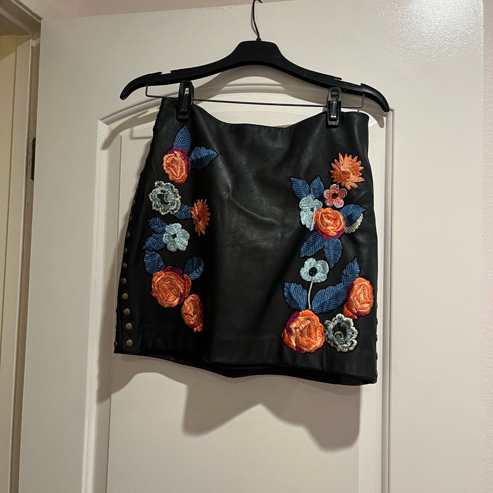 2 piece 100% real leather  embellished floral mini skirt and jacket - Picture 3 of 5